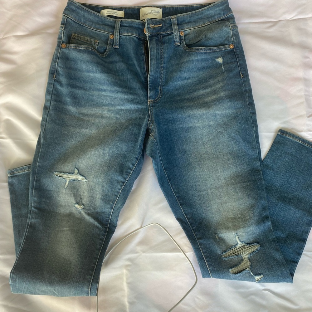 Universal Thread Light Blue Distressed Jeansnew without tag great condition